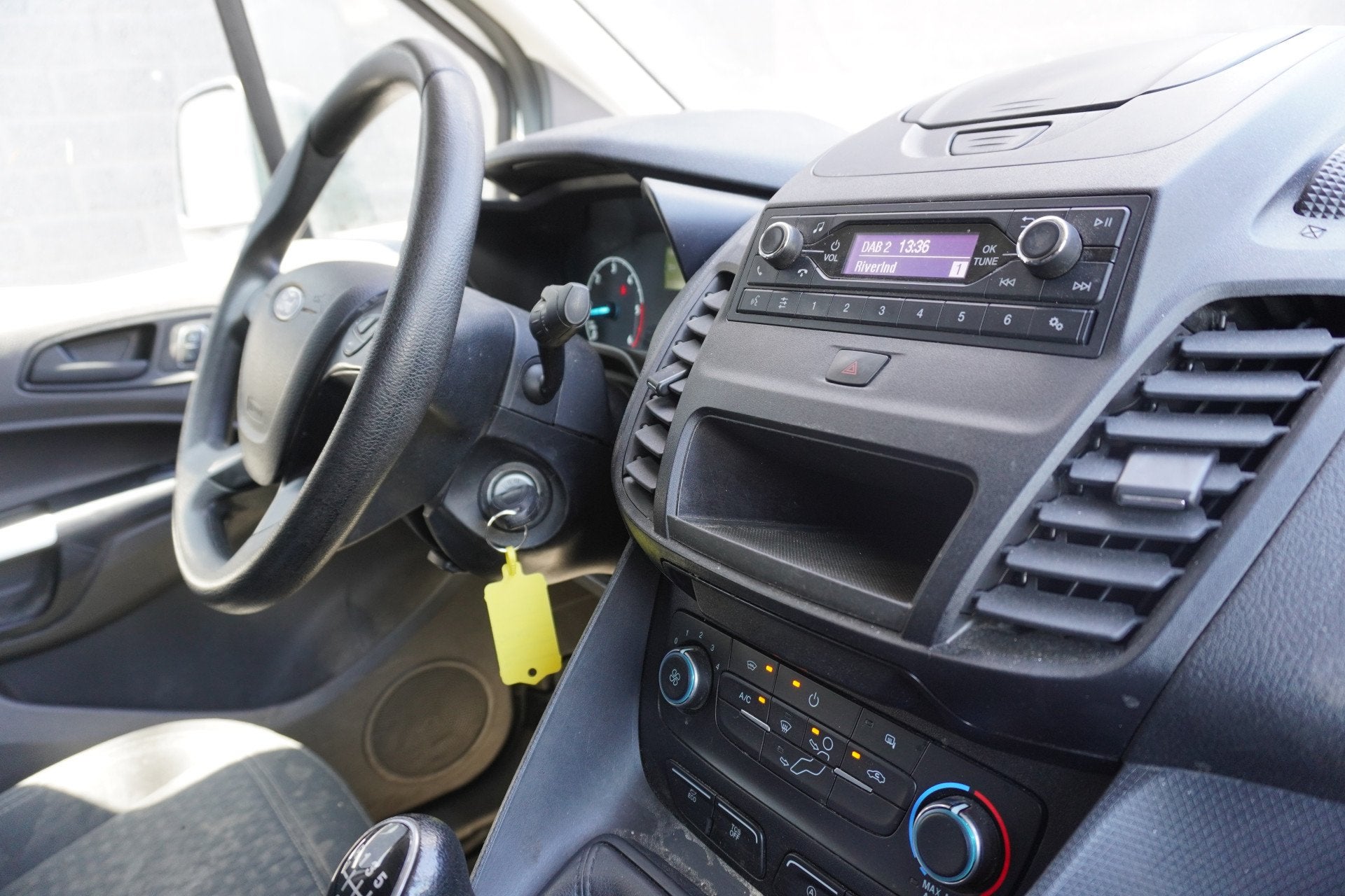 Ford Transit Connect 1.5 EcoBlue EURO 6 - Airco -PDC - Trekh, Voorwielaandrijving, Dealer onderhouden, Gebruikt, 4 cilinders