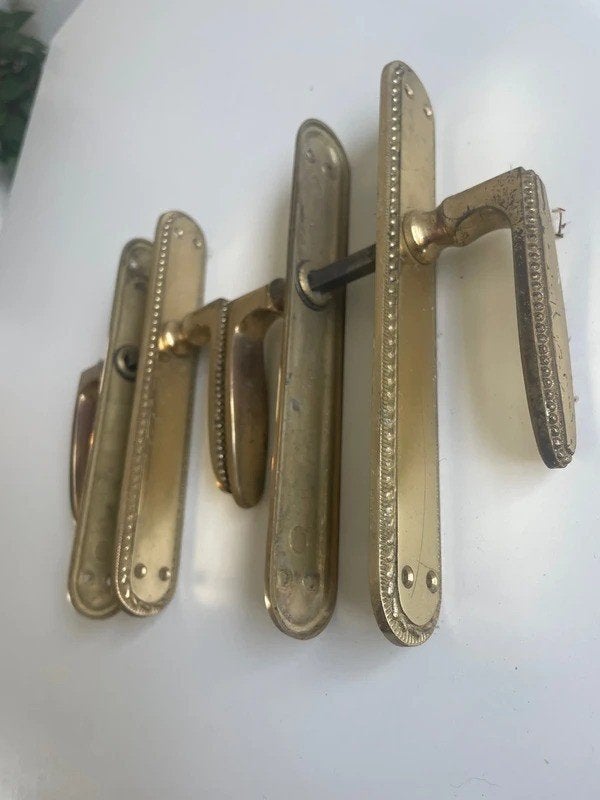Messing deurbeslag met parelrand 2 setjes, Ophalen of Verzenden, Gebruikt, Koper of Messing, Klink of Kruk