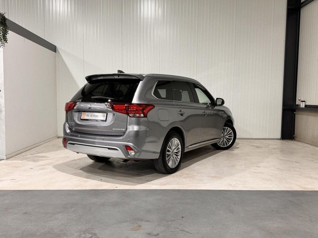 Mitsubishi Outlander 2.4 PHEV 4WD| PANO|360 CAMERA| CARPLAY, Auto's, Mitsubishi, Automaat, 4 cilinders, Met garantie (alle), Leder