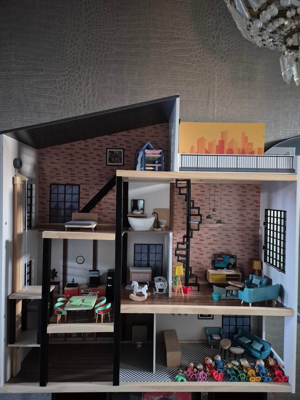 Compleet poppenhuis met lift, dakterras en winkeltje, Ophalen, Zo goed als nieuw, Poppenhuis