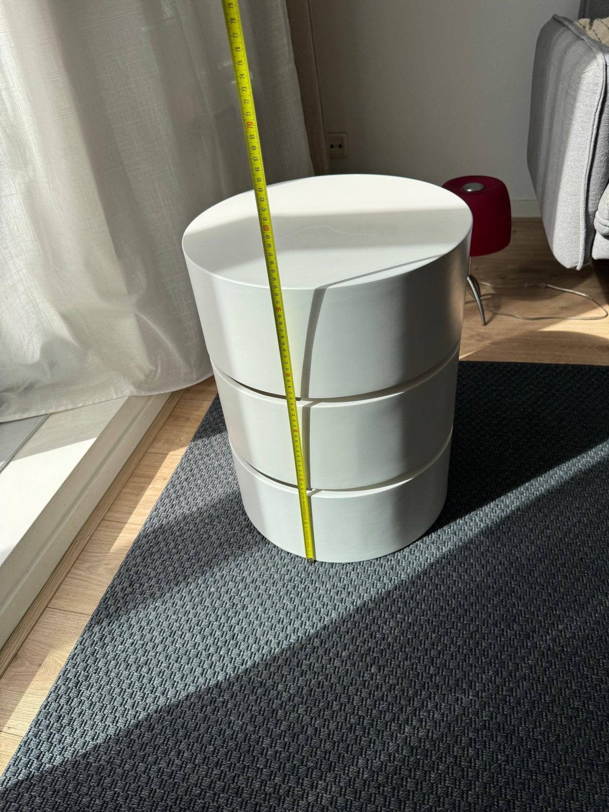 White round bedside table cabinet with 3 swivel drawers, Ophalen, Zo goed als nieuw