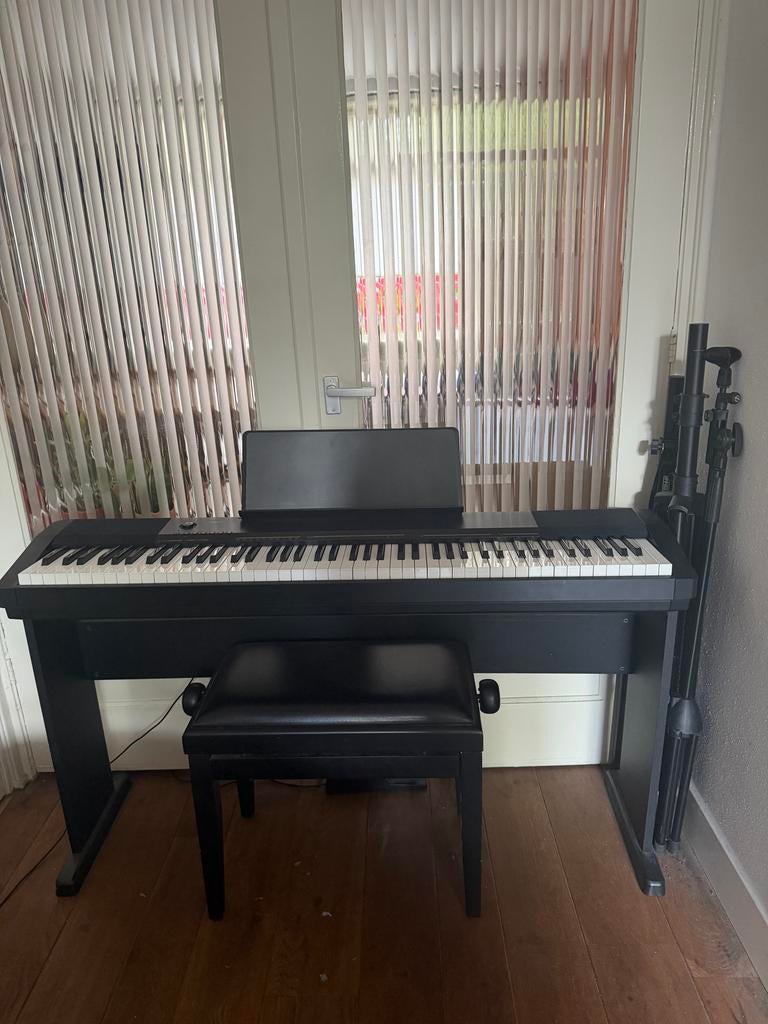 Casio CDP130 keyboard met standaard, pedaal en pianokruk, Muziek en Instrumenten, Piano's, Gebruikt, Zwart, Digitaal, Ophalen of Verzenden
