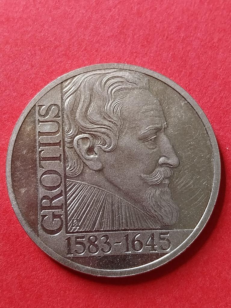 2,5 ecu1995 Hugo de Groot, Postzegels en Munten, Munten | Nederland, Koningin Beatrix, Zilver, Ophalen of Verzenden, Losse munt