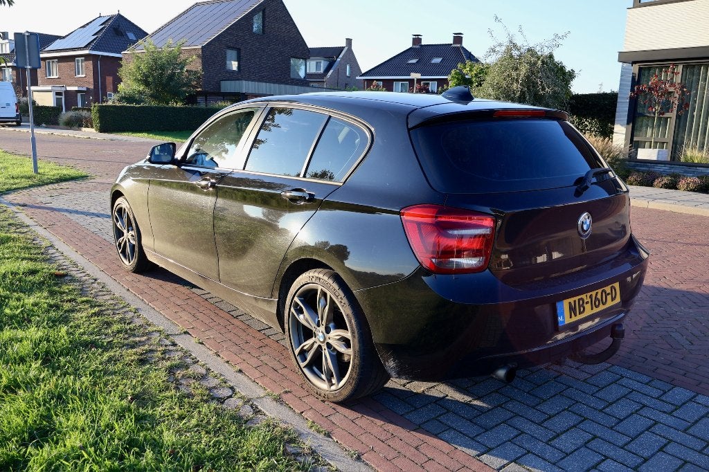 BMW 1-Serie 114i EDE / 5-DR (2014) Zwart, Auto's, 1-Serie, Zwart, 4 cilinders, Zwart