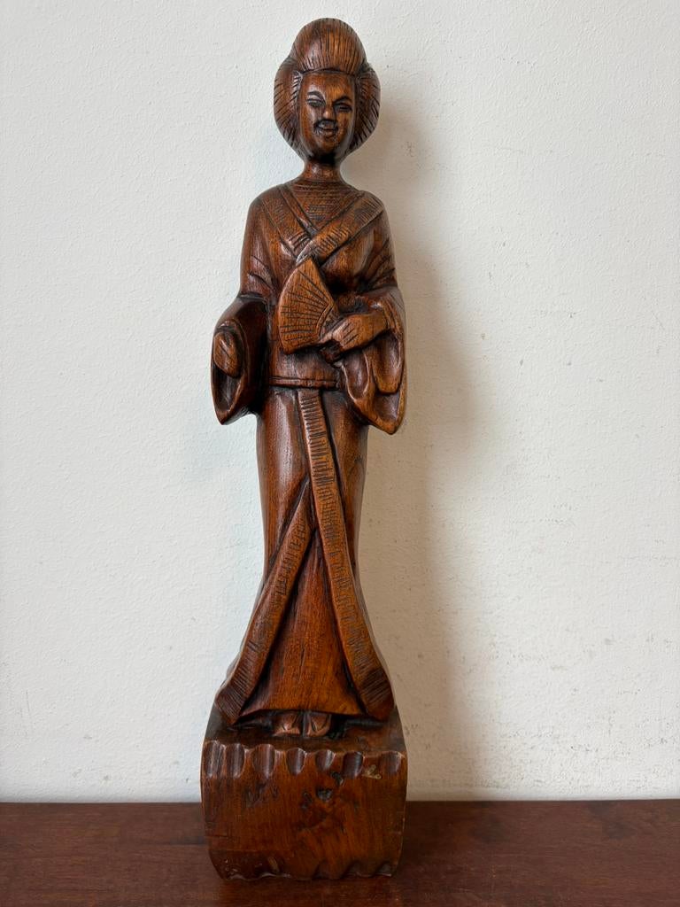 Beeld hout vrouw geisha japan, Houtsnijwerk, Ophalen of Verzenden, Handgemaakt, 20 - 50 cm