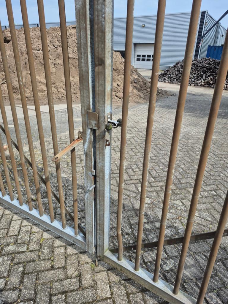 Stevig hekwerk met poort - 6 meter breed, 2,50 meter hoog, Ophalen of Verzenden