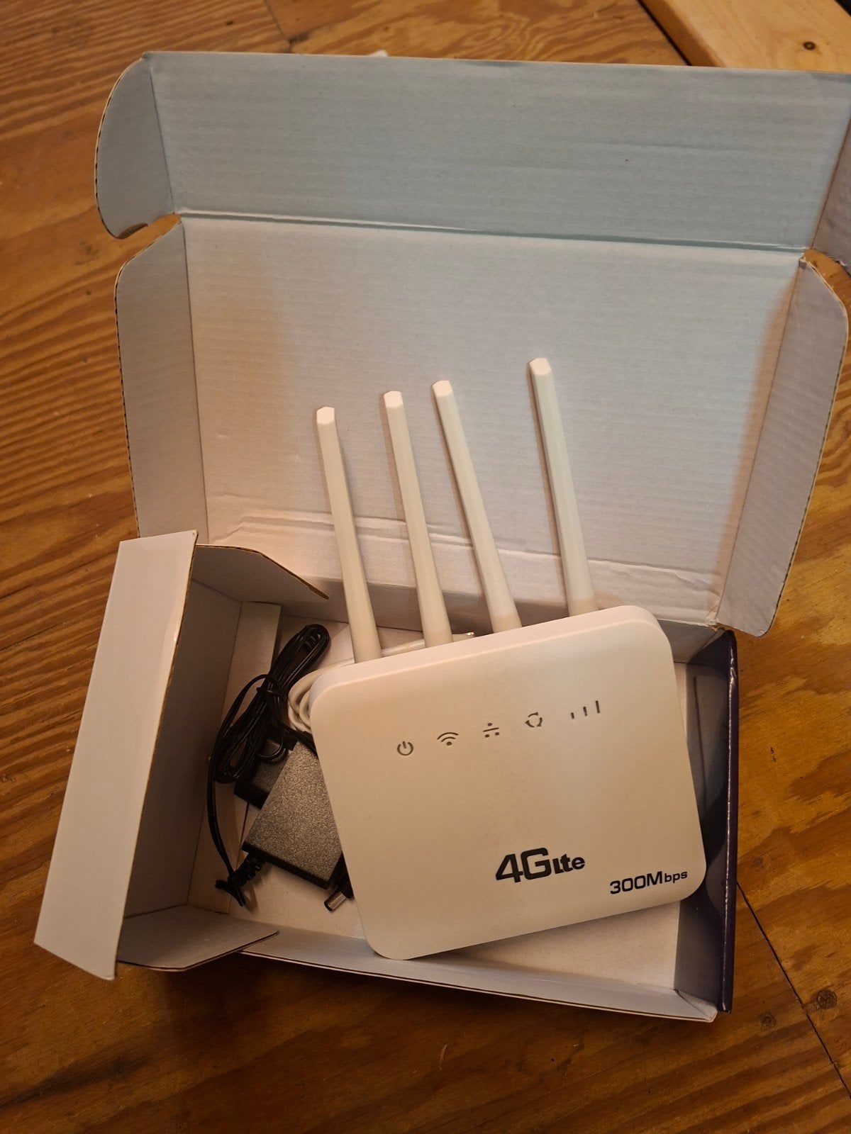 Router 4g 300Mbps met adapter, Ophalen of Verzenden, Nieuw, Router, Onbekend