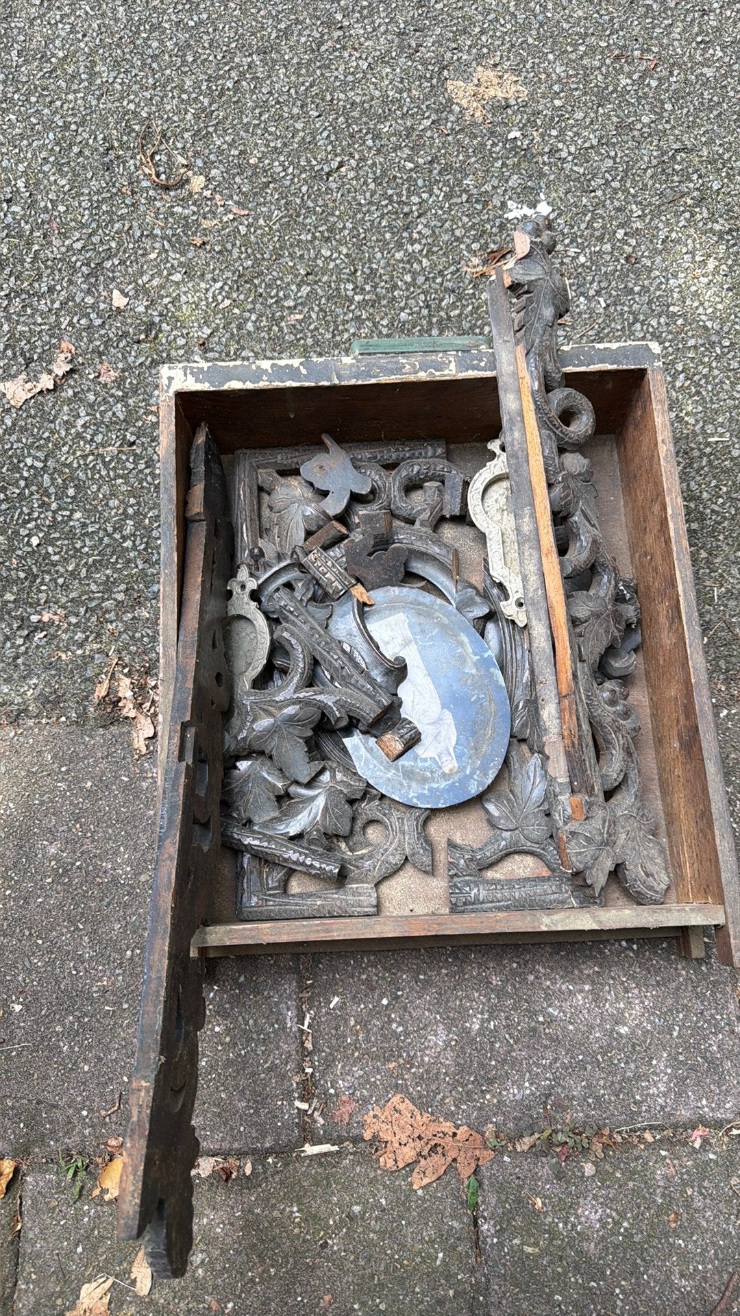 Houten ornamenten, Ophalen