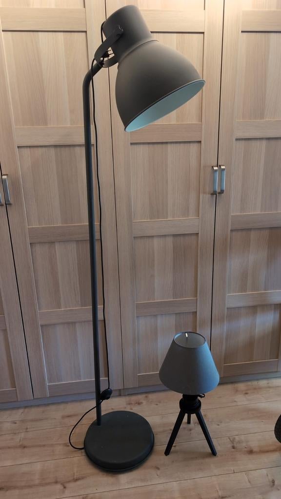 2 IKEA lampen: vloerlamp en tafellamp - samen of los, Huis en Inrichting, Lampen | Vloerlampen, Gebruikt, 100 tot 150 cm, Metaal