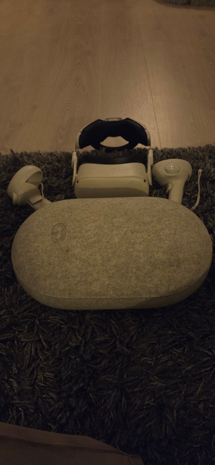 oculus quest 2 VR bril met originele reiskoffer, Ophalen, Zo goed als nieuw, Rechthoekig