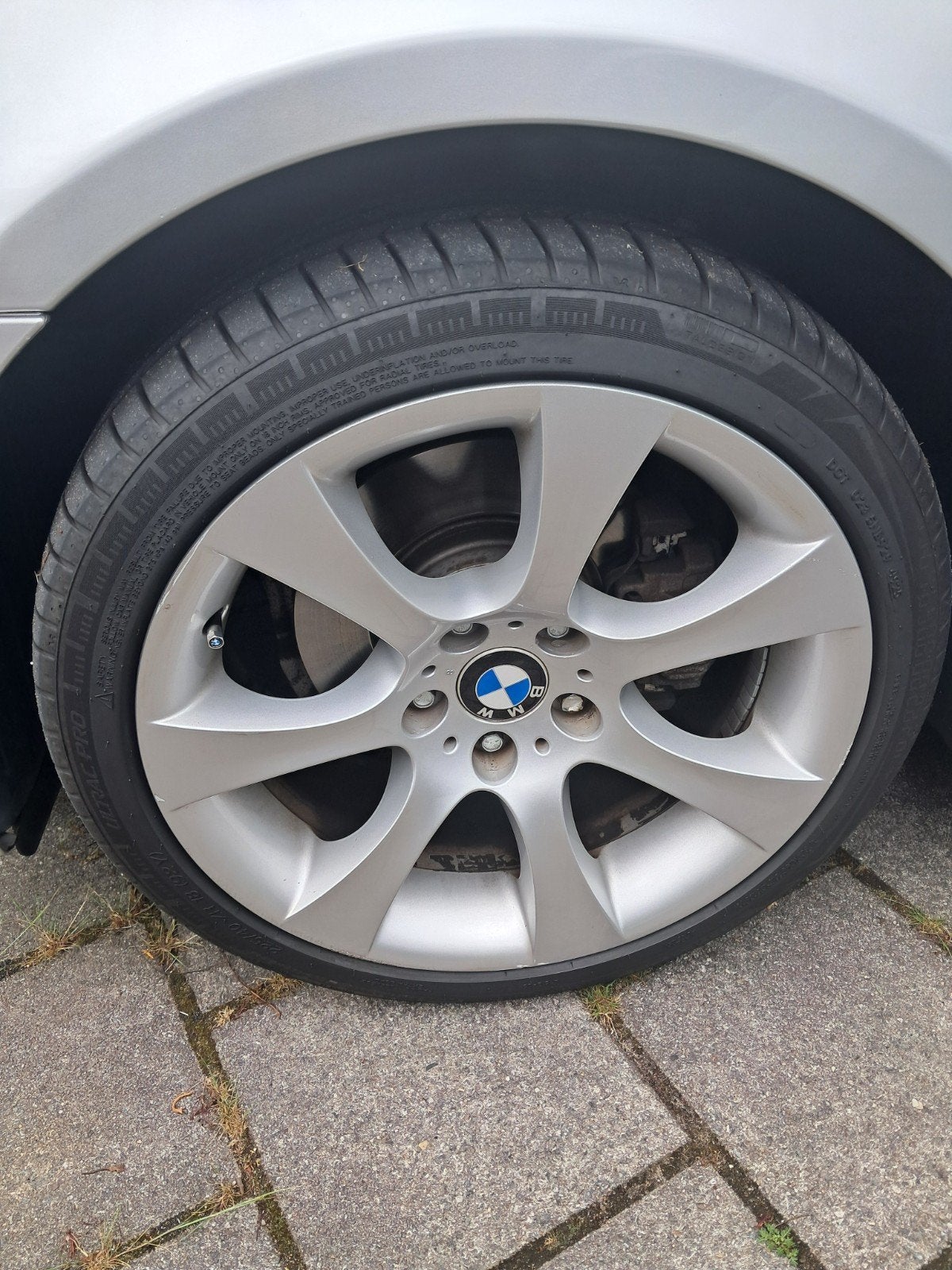 Velgen en ZGAN banden. Bmw e60, Auto-onderdelen, Banden en Velgen, Band(en), Zomerbanden, 18 inch, Ophalen
