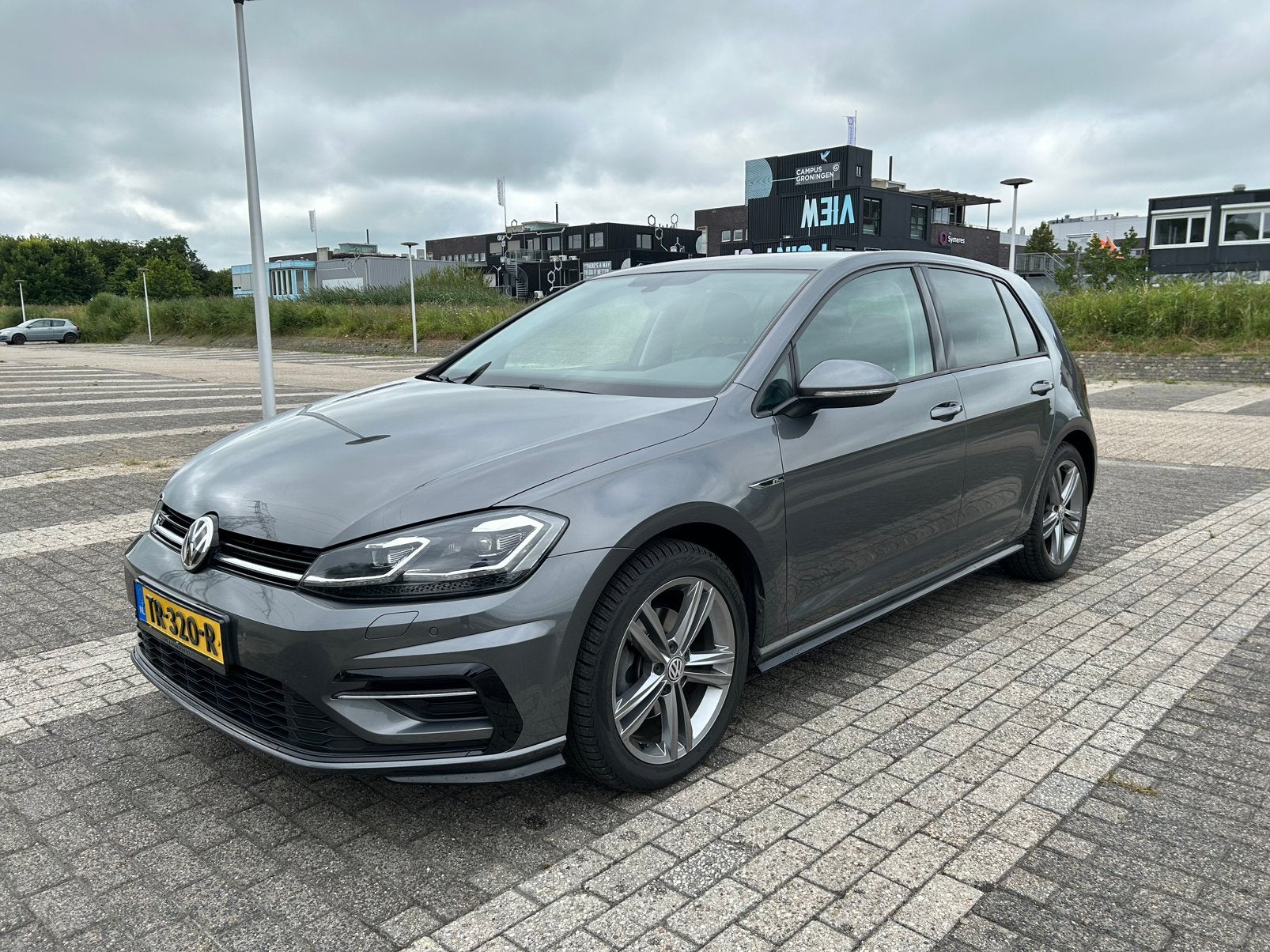 Volkswagen Golf 1.5 TSI Highline Business R | DSG ACC 150pk, 4 cilinders, 150 pk, Grijs, 20 km/l