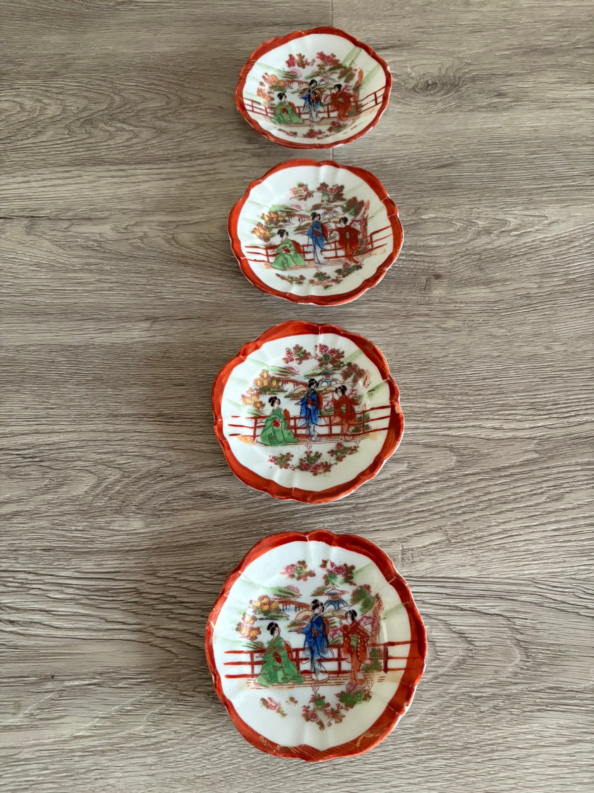 4 antieke Japanse schotels/ bordjes Porselein Geisha motief, Antiek en Kunst, Ophalen of Verzenden