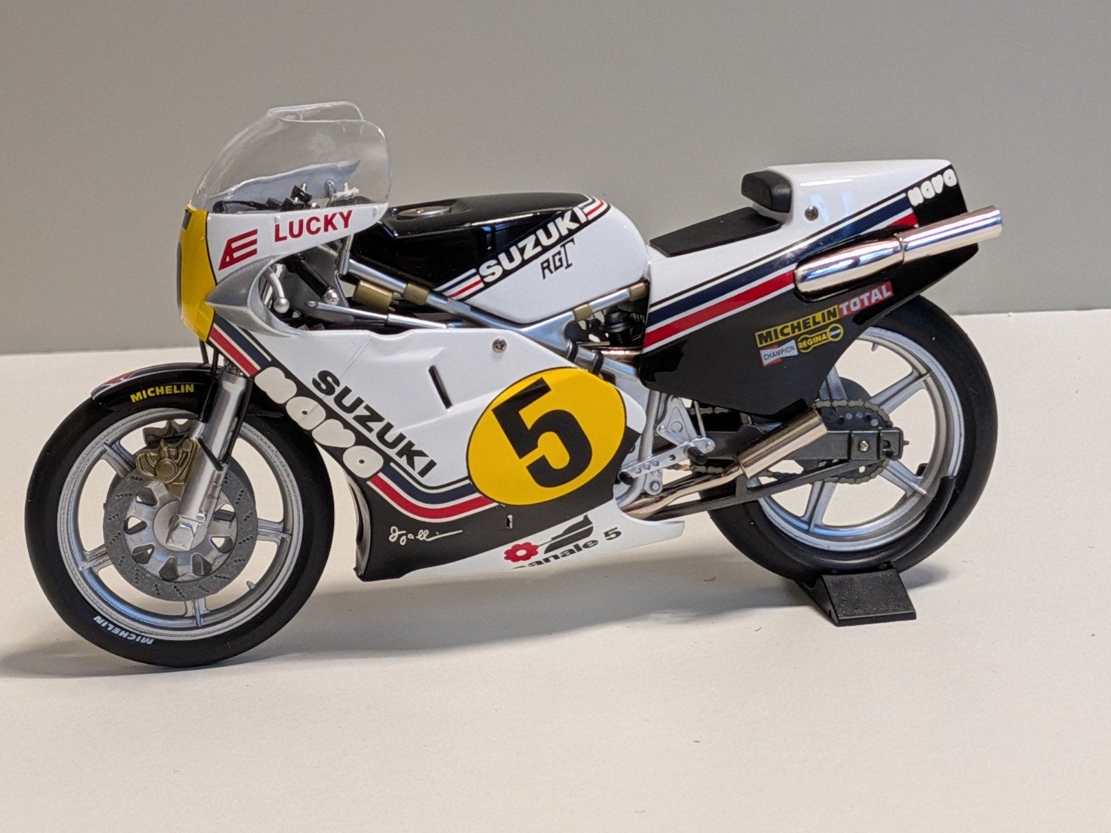 Suzuki RGB500 - Marco Lucchinelli - Grand Prix 500cc, Ophalen of Verzenden, Nieuw, 1:9 t/m 1:12, Motor