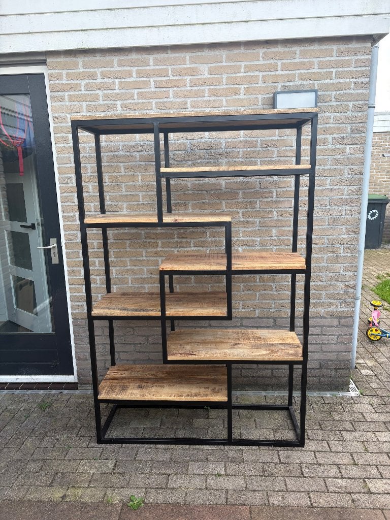 Leenbakker wandkast - Zwart frame met houten planken, Met plank(en), Gebruikt, Minder dan 150 cm, 150 tot 200 cm