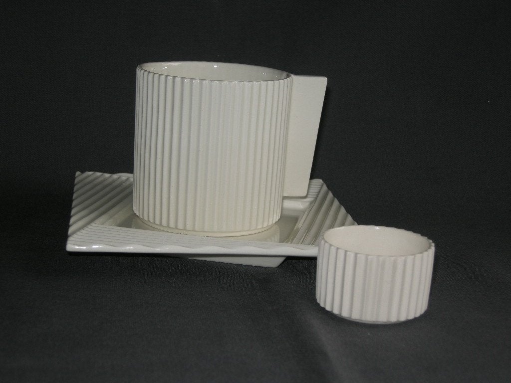 Gien ontwerp van Paloma Picasso, kop & schotel + eierdopje, Huis en Inrichting, Keuken | Servies, Overige merken, Gien, N.v.t.