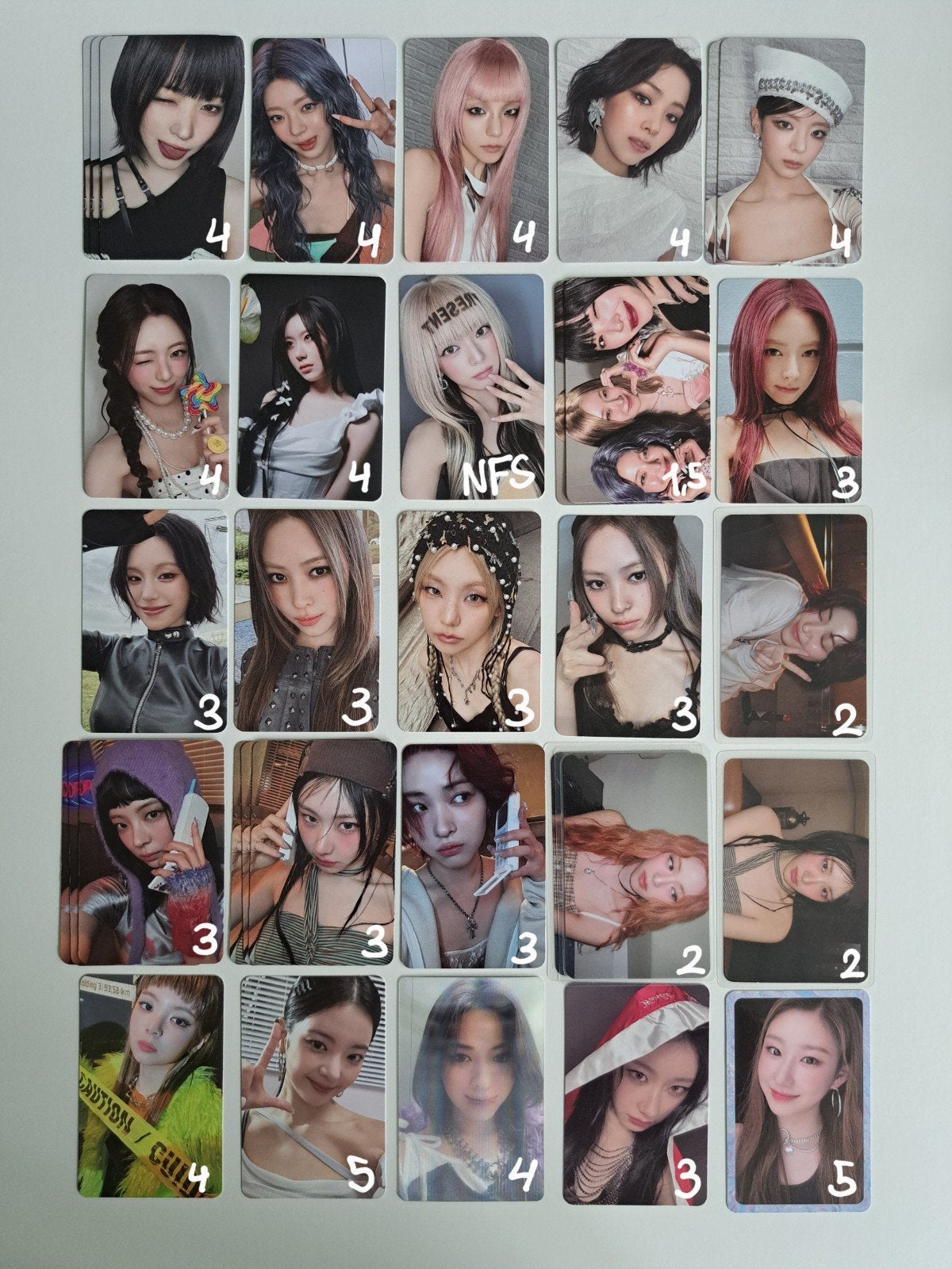 Itzy photocards, Ophalen of Verzenden, Zo goed als nieuw, Foto of Kaart