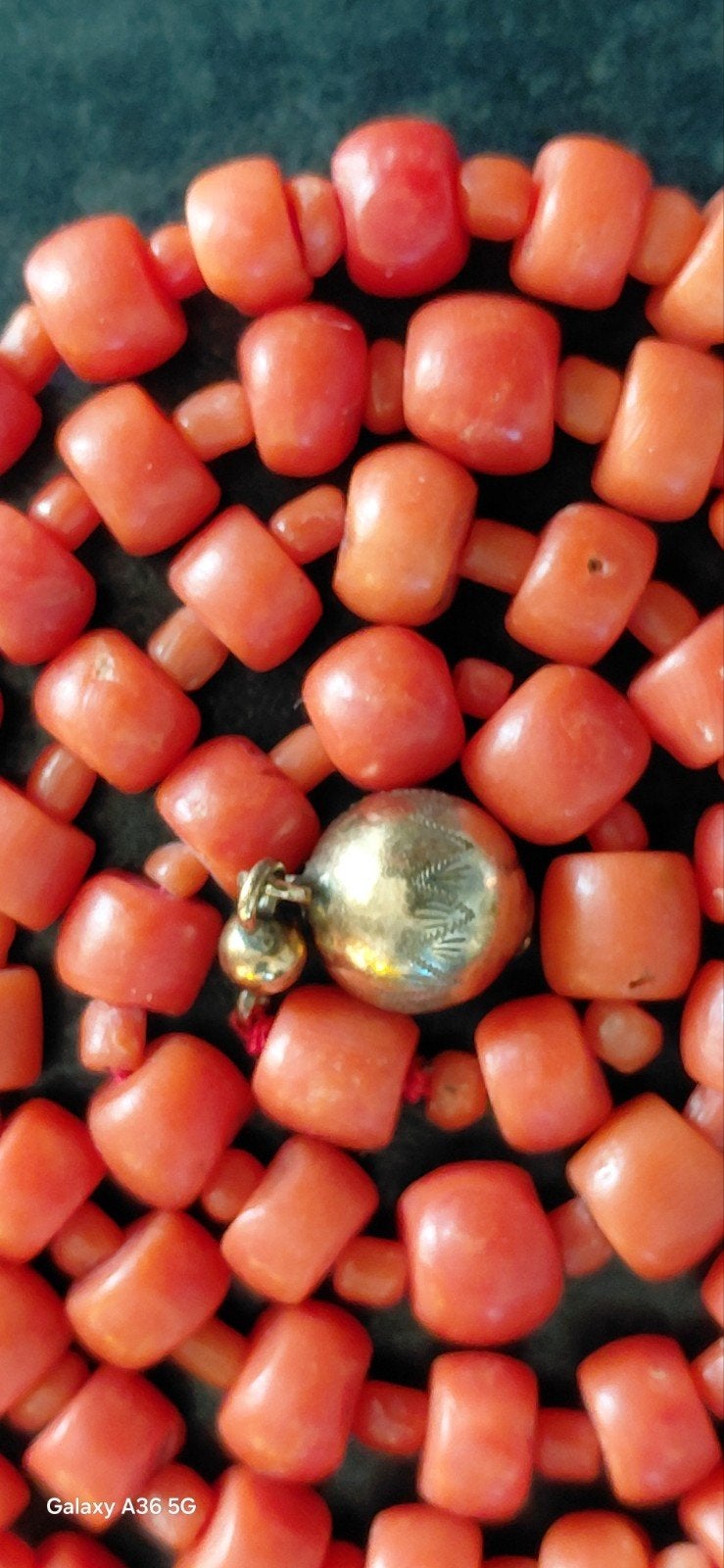 vintage snoer bloedkoraal, 60 cm ,gouden slot,41 gram, Sieraden, Tassen en Uiterlijk, Verzenden, Goud, Ketting