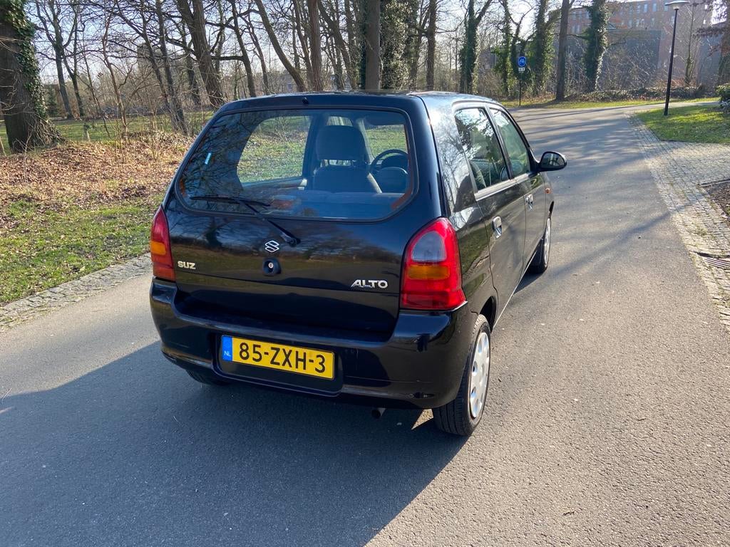 Suzuki Alto 1.1 16V 5d AGS 2003 Zwart Airco, Auto's, Suzuki, Voorwielaandrijving, 4 cilinders, 4 stoelen, Zwart