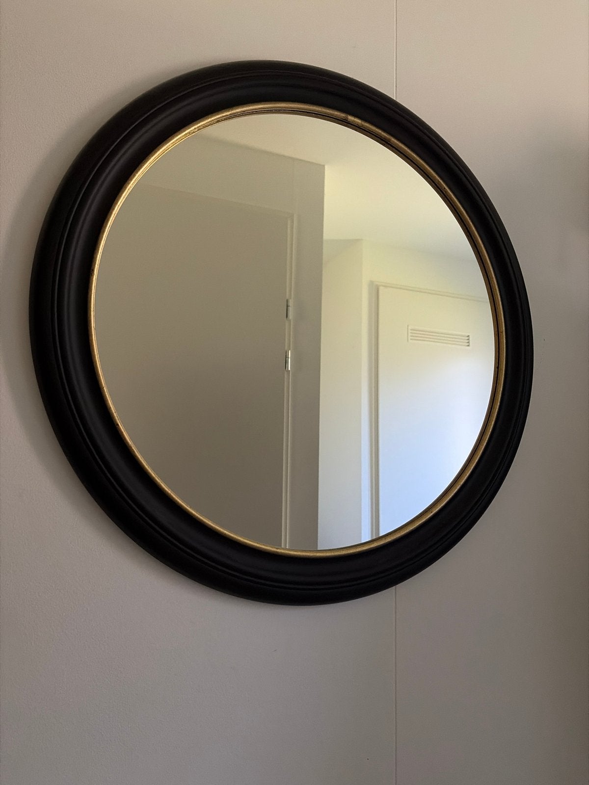 Ronde spiegel met zwarte lijst van IKEA, Ophalen, Zo goed als nieuw, Rond, 50 tot 75 cm