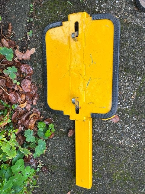 Wielklem voor caravan en aanhanger, Ophalen, Gebruikt