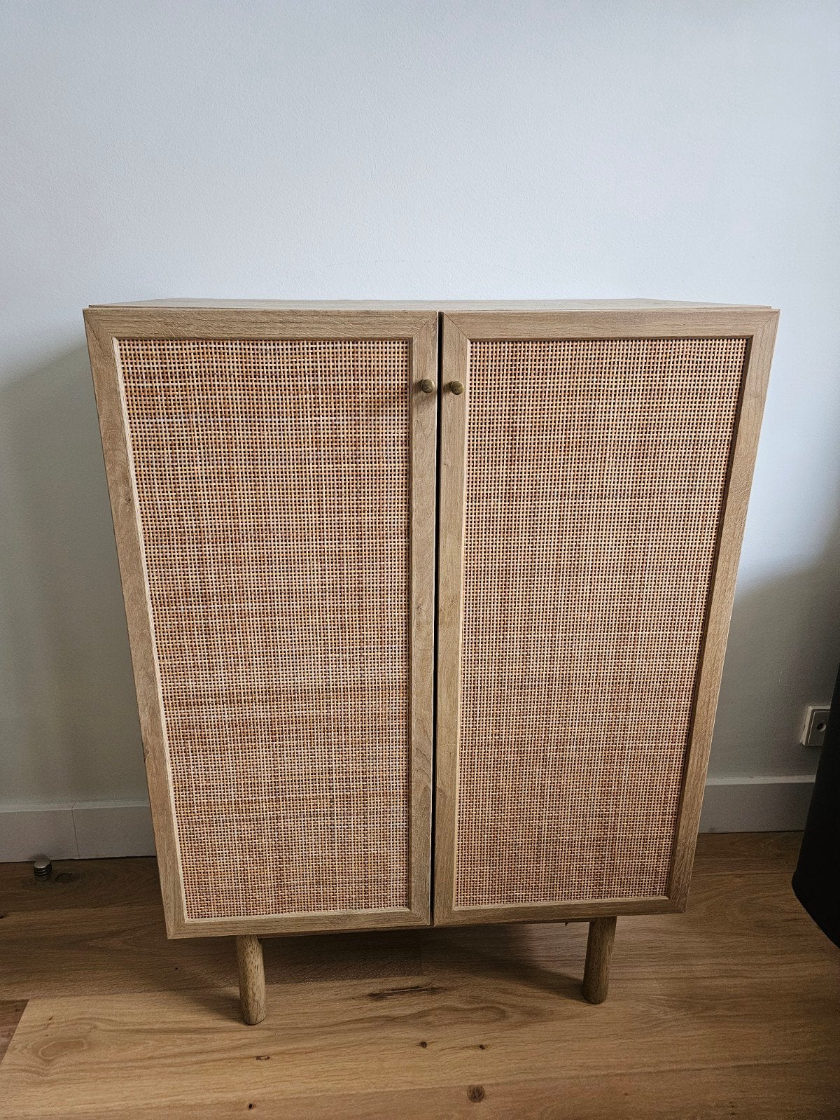 Stijlvolle rotan kast / dressoir met houten frame, Ophalen, Gebruikt
