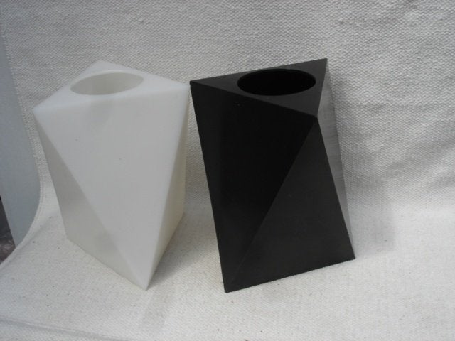 2 stuks Delta II vazen by WET, Kunststof, Gebruikt, 21 cm, Meerkleurig