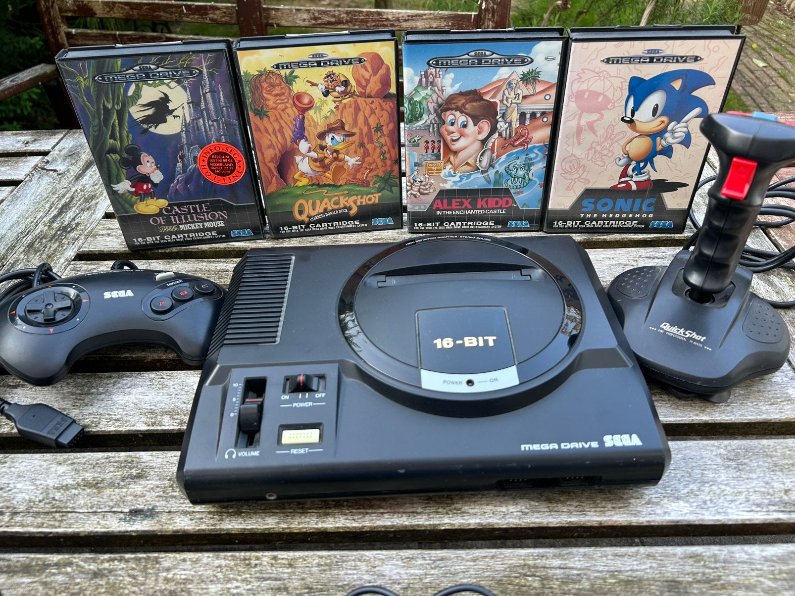 Sega Mega Drive 16 bit 2 controllers en 4 spellen, Mega Drive, Met 2 controllers, Ophalen of Verzenden, Gebruikt