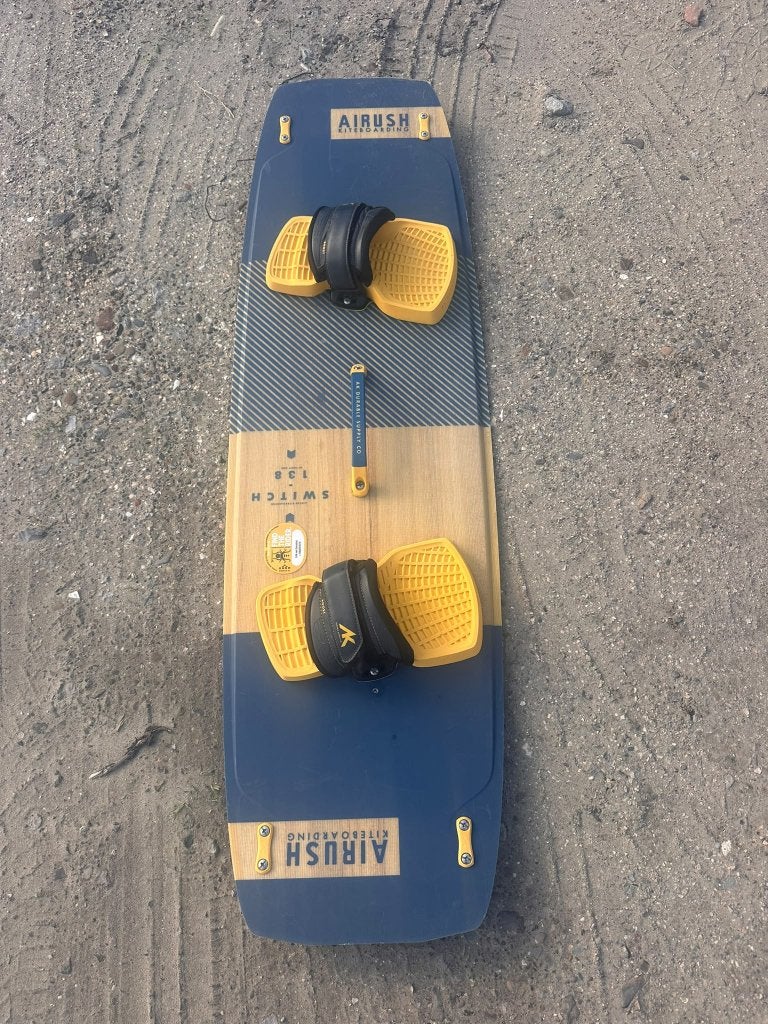 Airush Switch Kiteboard. ZGAN. Compleet!, Twintip, Kiteboard, Ophalen of Verzenden, Zo goed als nieuw