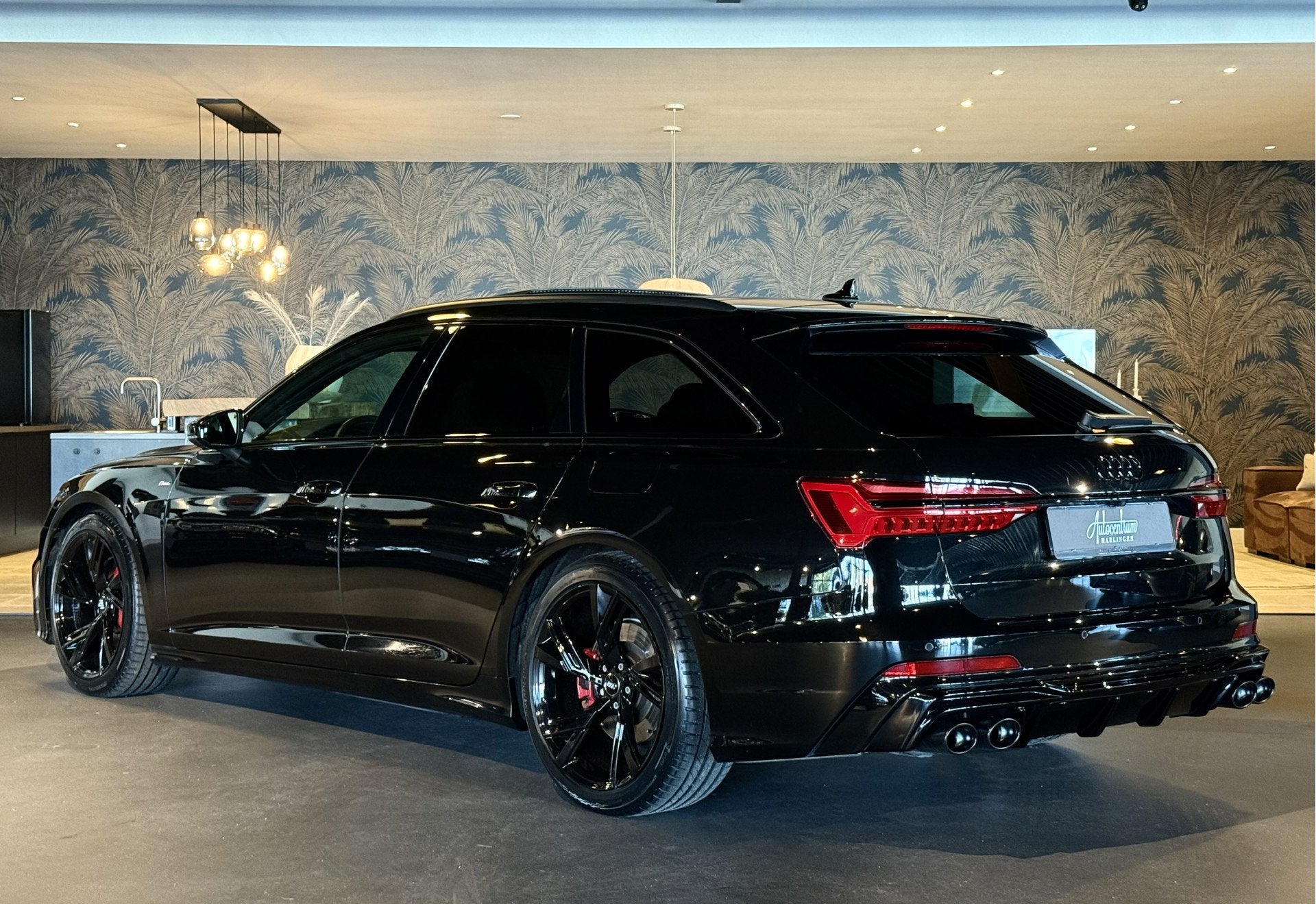 Audi A6 Avant 55 TFSI e Quattro Competition I Pano, Auto's, Dealer onderhouden, 4 cilinders, Leder en Stof, Zwart