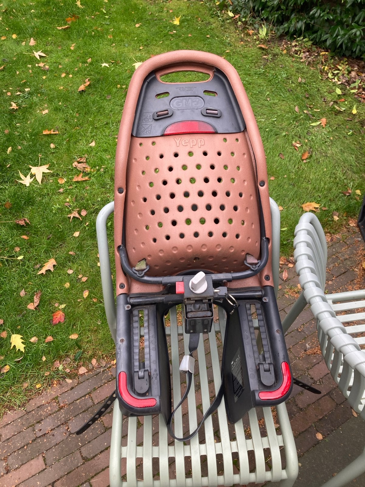 Yepp fietsstoeltje achter met Thule EasyFit Adapter, Ophalen, Achterzitje, 9 t/m 36 kg, Gebruikt