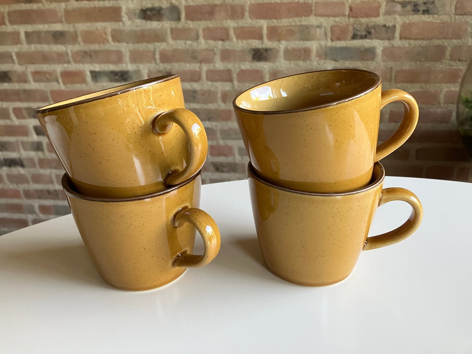 4 retro mokken, Huis en Inrichting, Keuken | Servies, Vintage, Ophalen of Verzenden, Zo goed als nieuw, Kop(pen) en/of Schotel(s)
