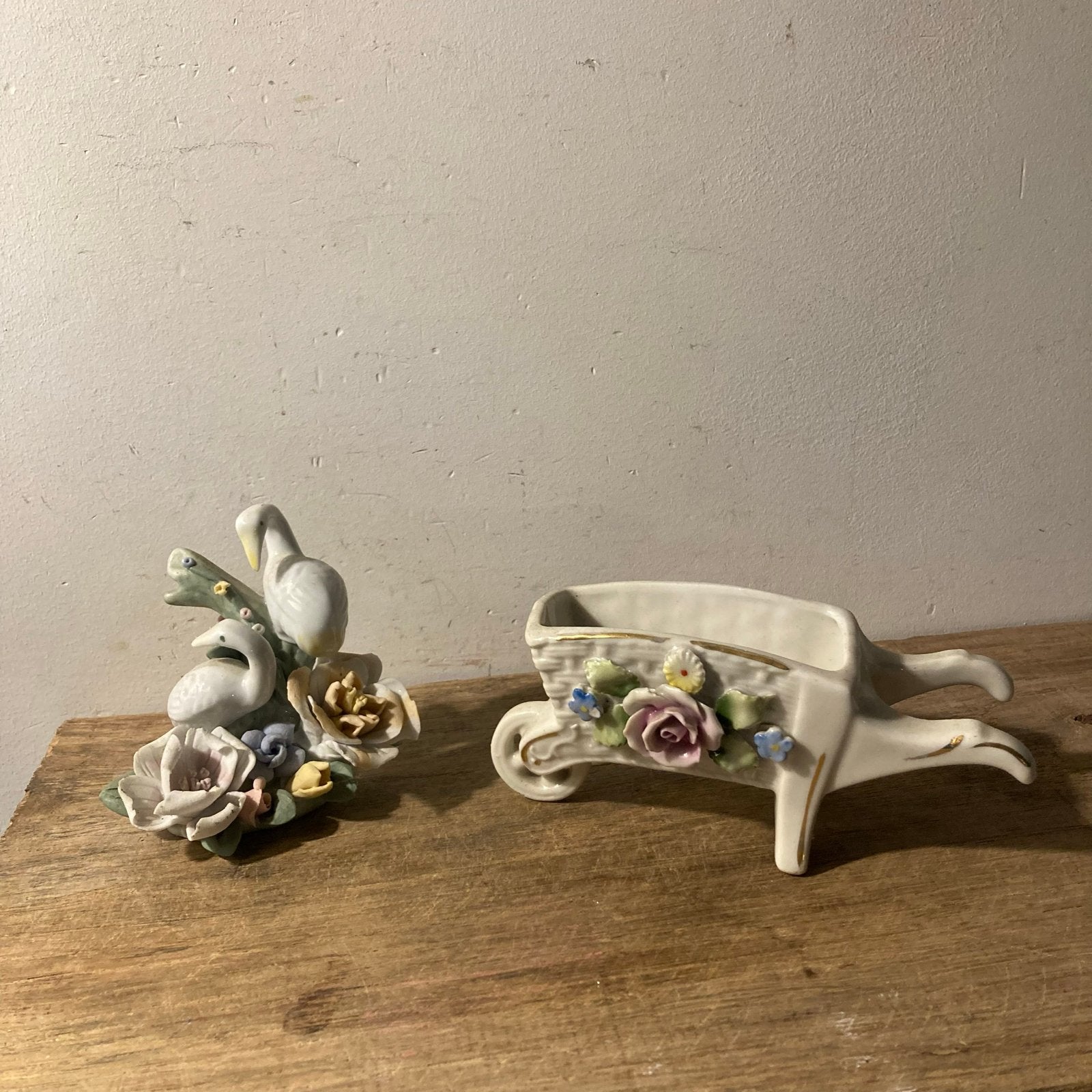 Vintage Duitse Beeldjes: Kruiwagen & Zwanen met Bloemen, Ophalen of Verzenden