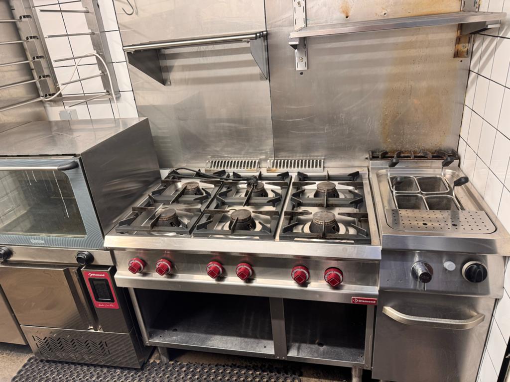Diamond Horeca Gasfornuis met 6 branders en Frituur, Zakelijke goederen, Horeca | Keukenapparatuur, Ophalen, Gebruikt, Fornuis, Frituur en Grillen