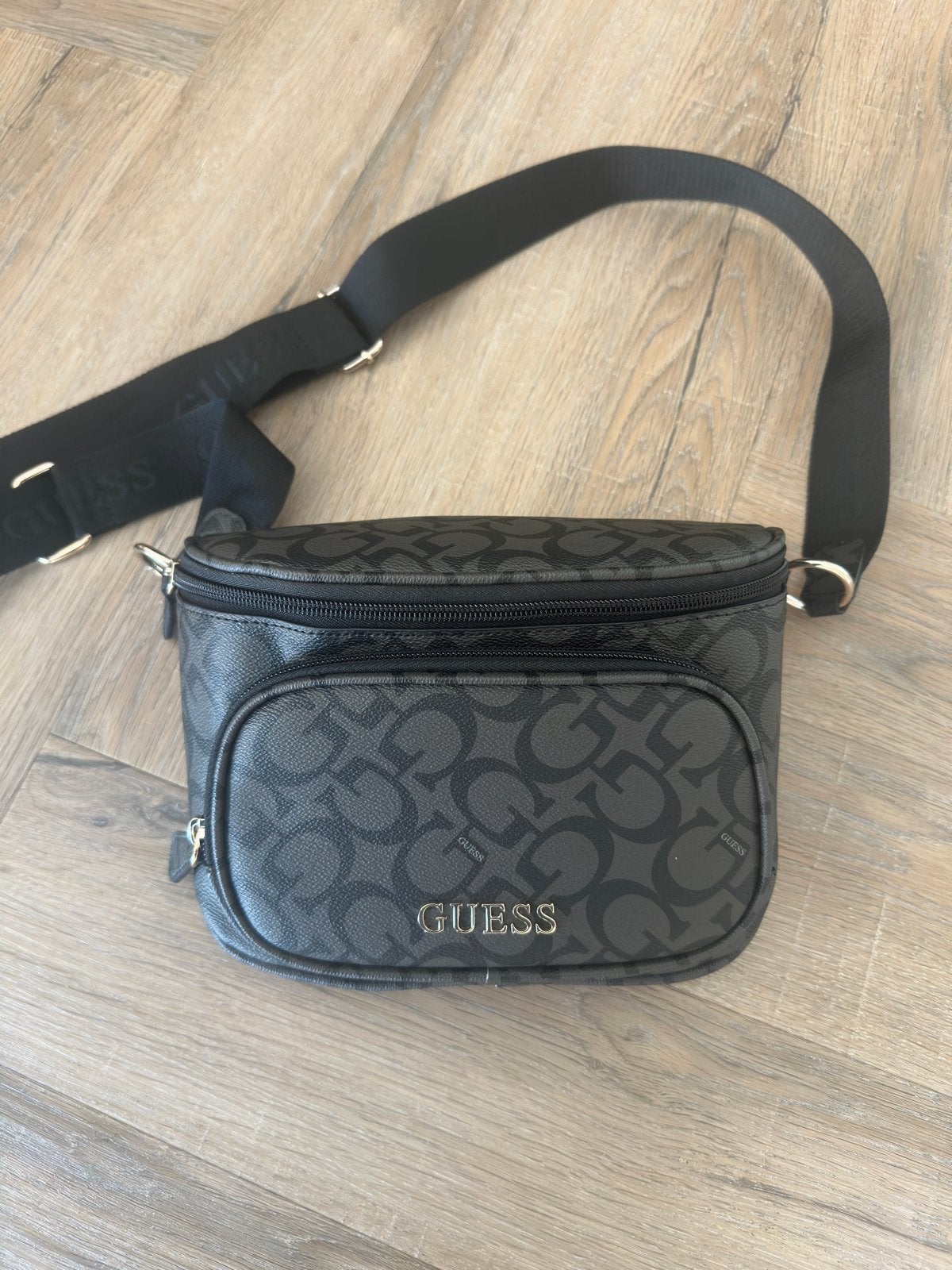 Heuptas schoudertas zwarte guess tas, Sieraden, Tassen en Uiterlijk, Ophalen of Verzenden, Nieuw, Zwart