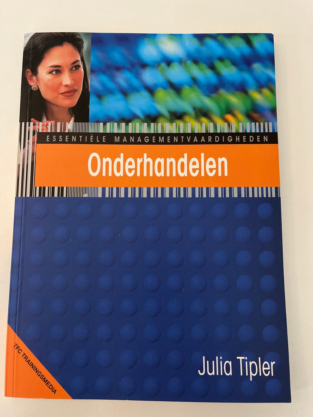 Essentiële Managementvaardigheden: Onderhandelen - Julia Tip, Boeken, Ophalen of Verzenden, Zo goed als nieuw