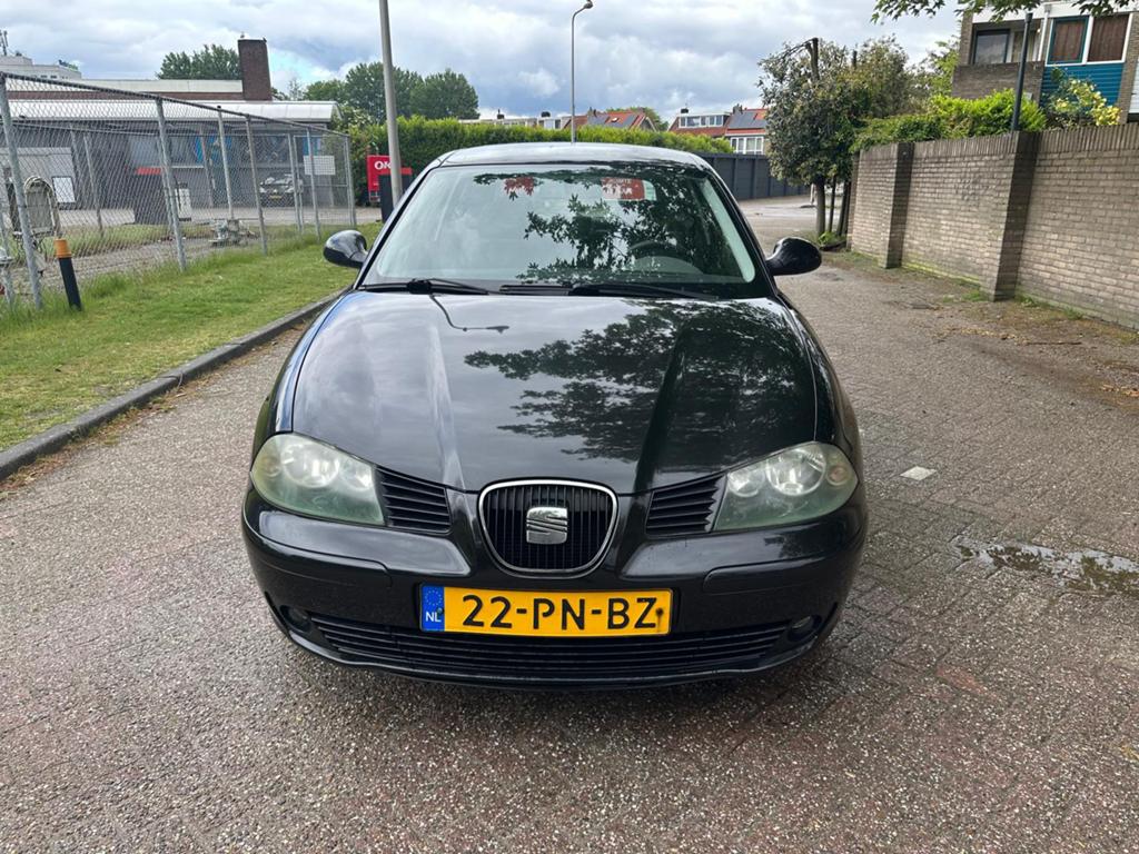 Seat Ibiza 1.4 16V 74KW 2004 Zwart, Auto's, Voorwielaandrijving, 15 km/l, 40 €/maand, 4 cilinders
