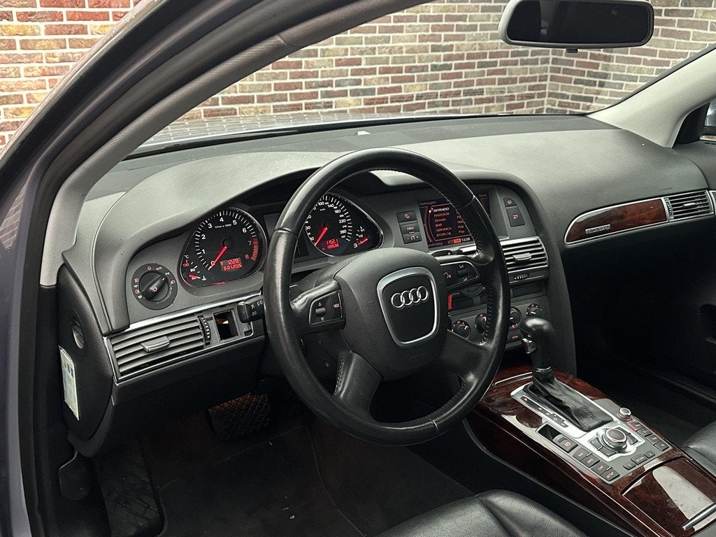 Audi A6 Limousine 3.2 FSI quattro Open Dak Navi Stoelvrwm Le, Auto's, Audi, Automaat, Gebruikt, 1655 kg, Leder