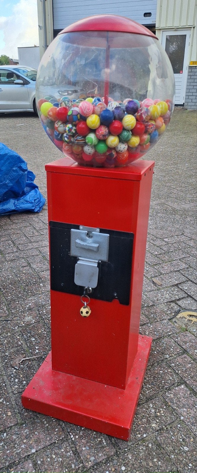 Stuiterballenautomaat, Ophalen