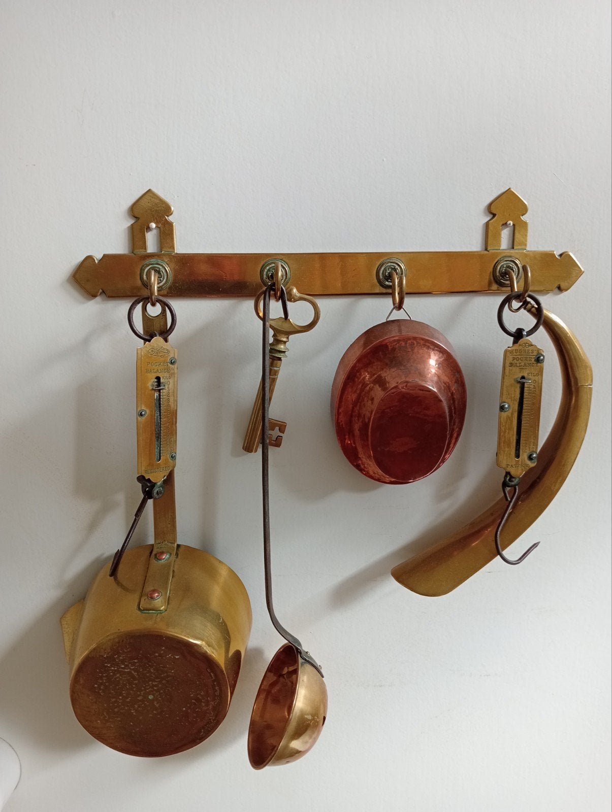 Antieke koperen keukenaccessoires aan wandrek, Antiek en Kunst, Antiek | Keukenbenodigdheden, Ophalen