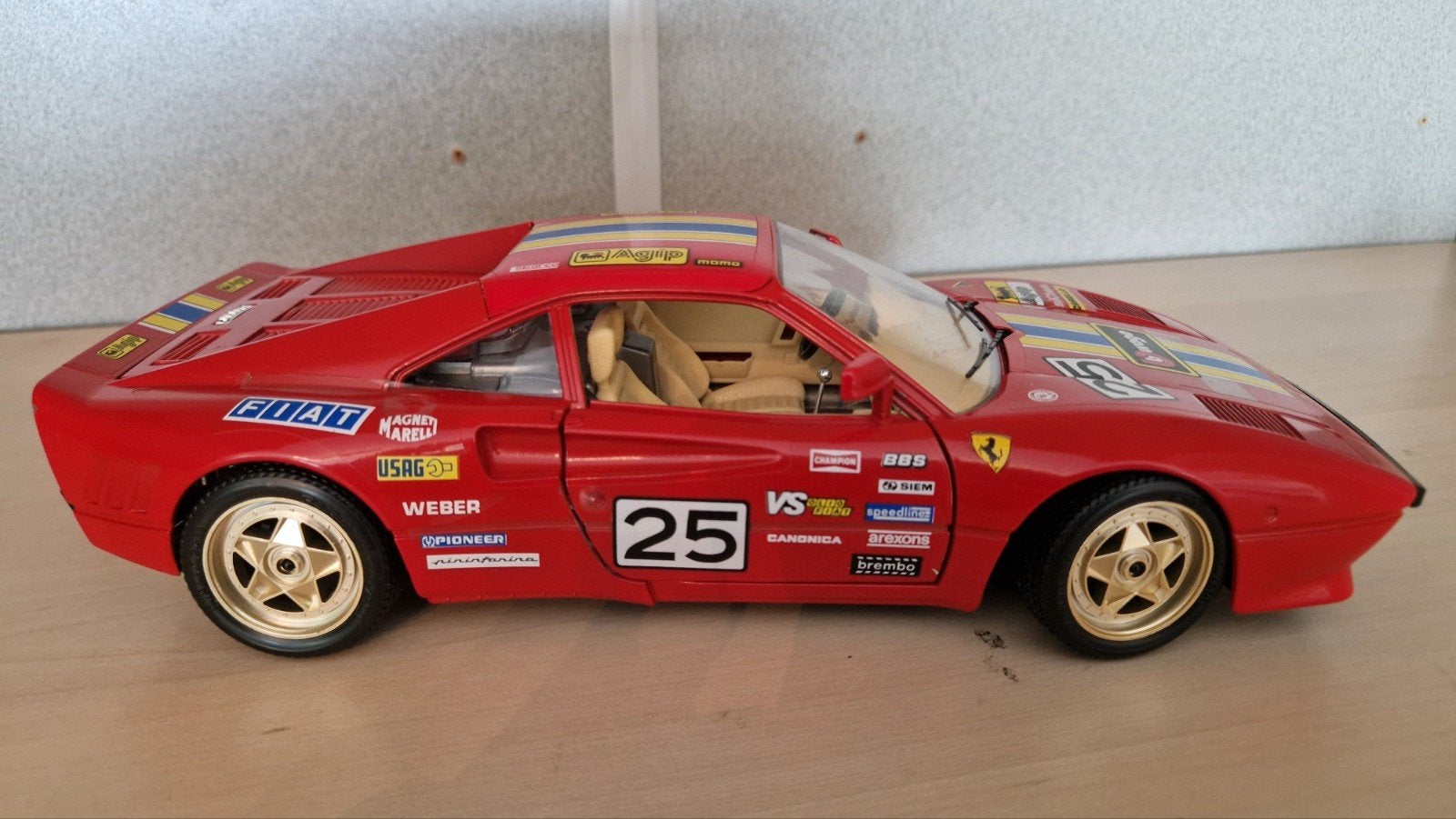Burago Ferrari GTO 1984 Schaalmodel - Zo goed als nieuw, Hobby en Vrije tijd, Modelauto's | 1:18, Ophalen of Verzenden