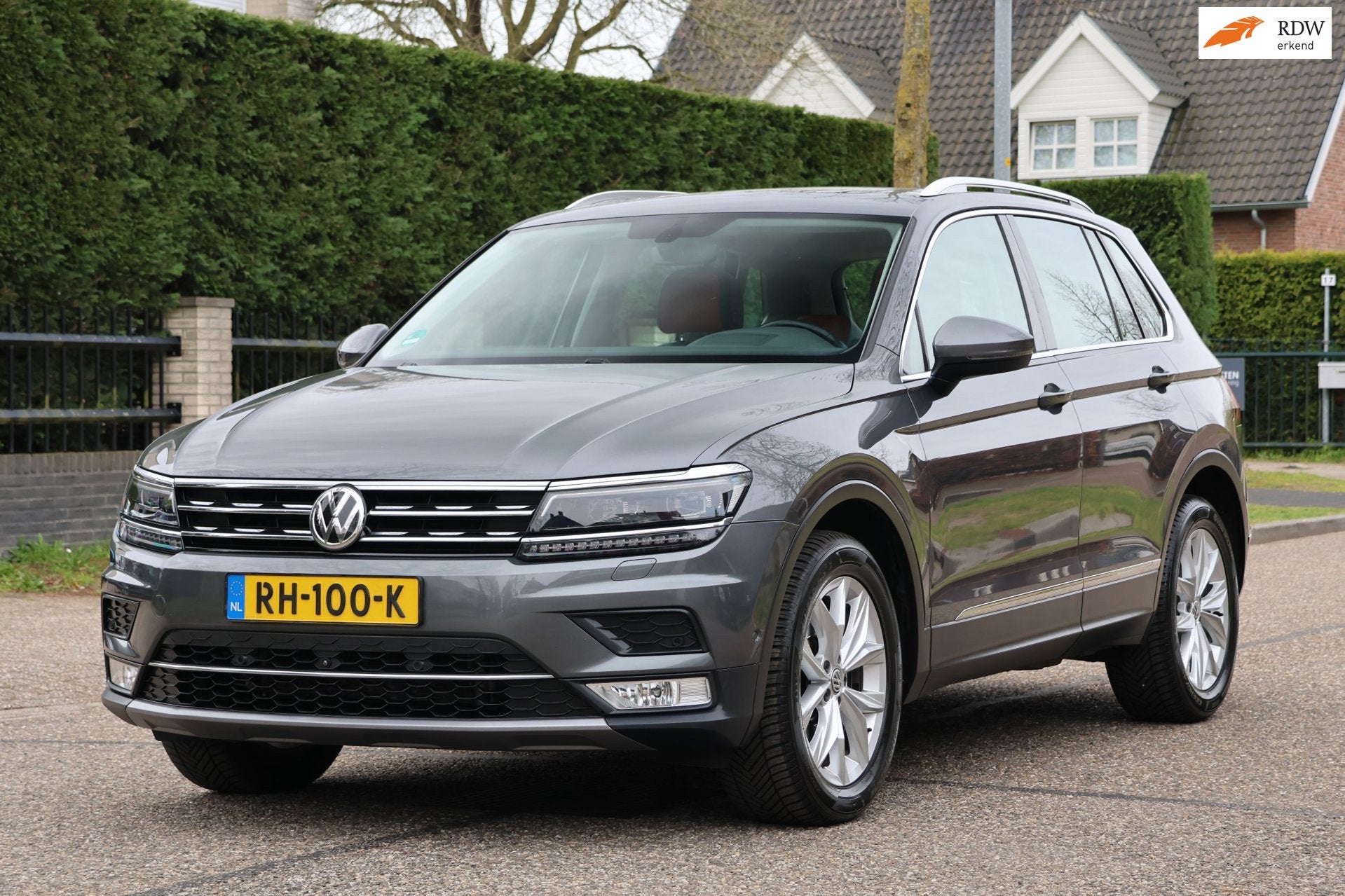 Volkswagen Tiguan 2.0 TSI 4Motion Highline | PANO | CARPLAY, Automaat, Gebruikt, Euro 6, 4 cilinders