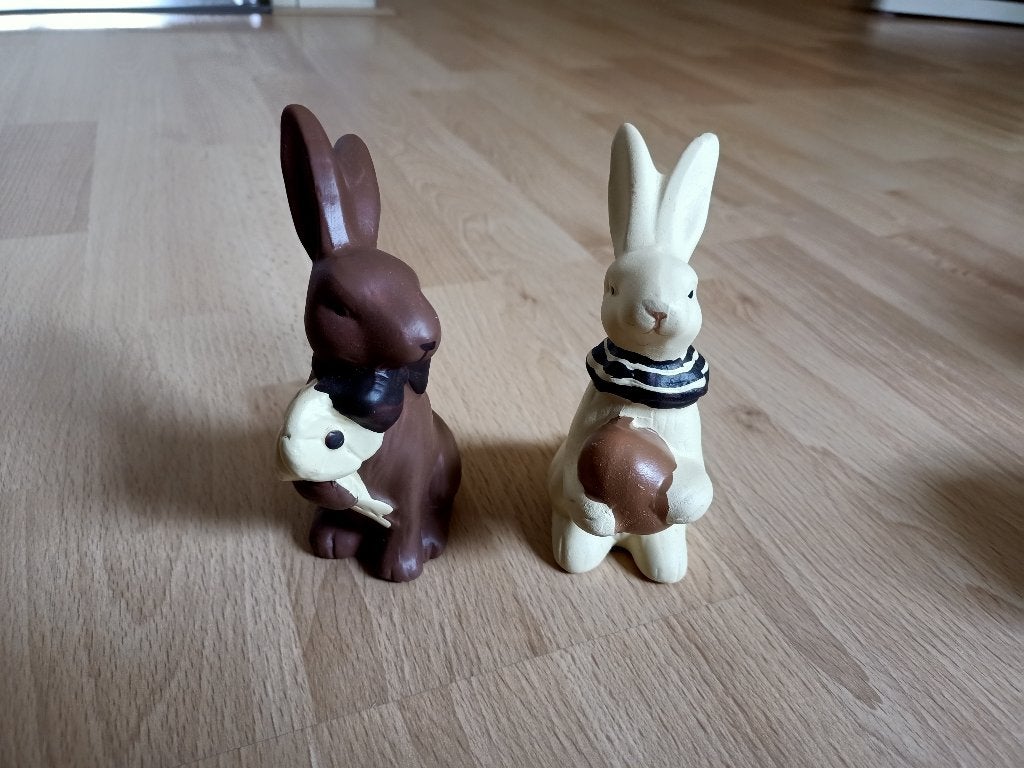 2 beeldjes van hazen / konijnen ook leuk voor pasen, Ophalen, Zo goed als nieuw