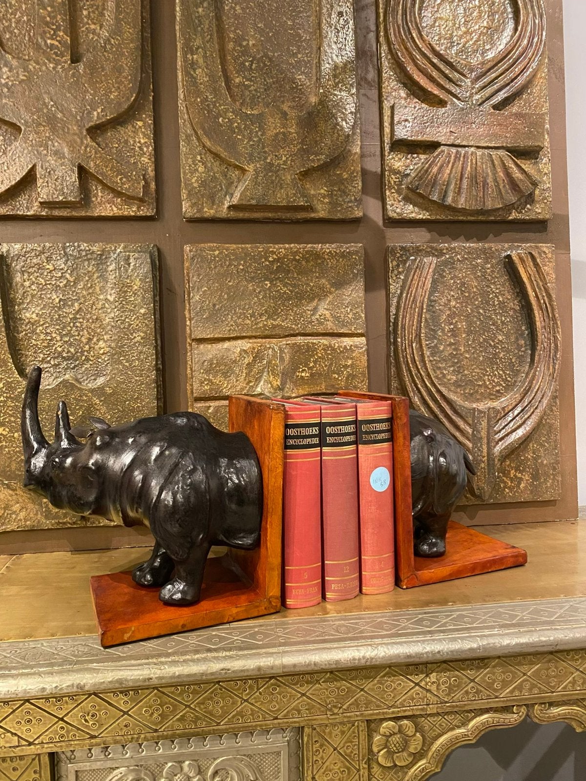 Boekensteun neushoorn van leer met hout, Huis en Inrichting, Ophalen of Verzenden, Nieuw, Zwart, Leer