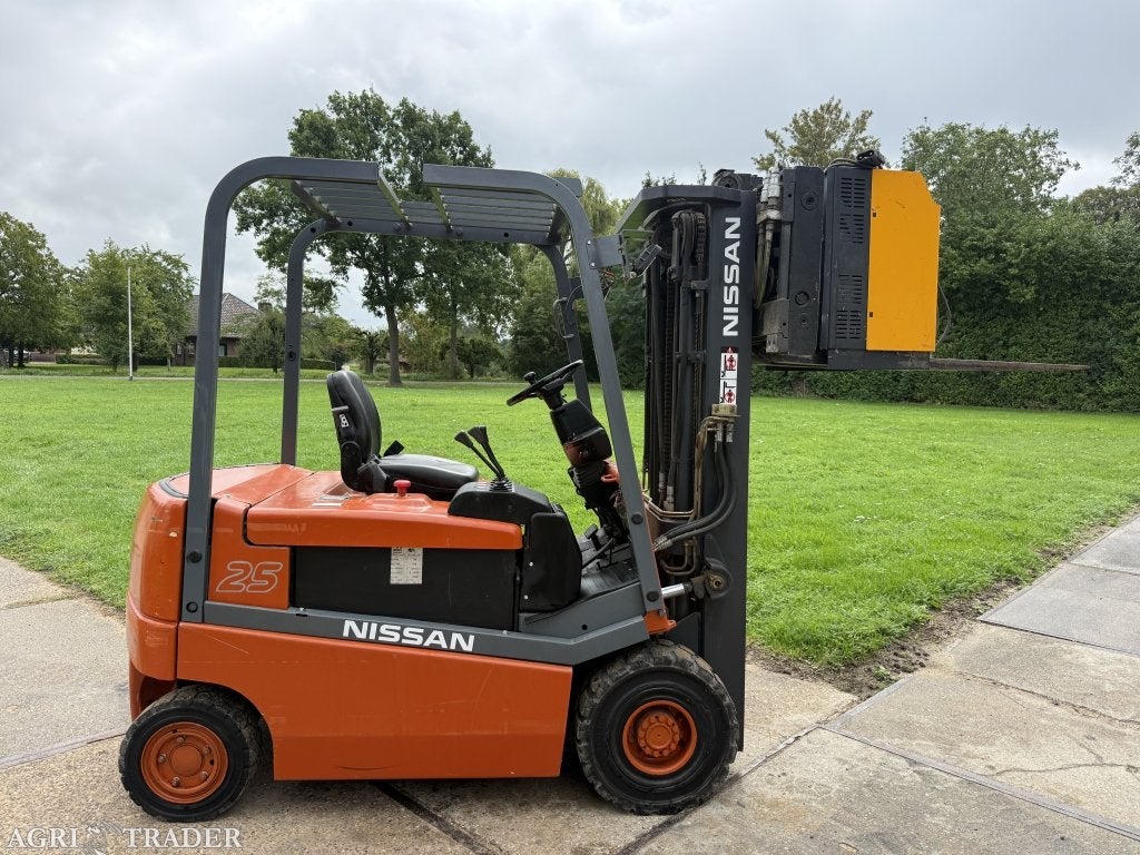 Nissan 2500KG elektrisch 3-delig Sideshift vorkversteller, Zakelijke goederen, Machines en Bouw | Heftrucks en Intern transport