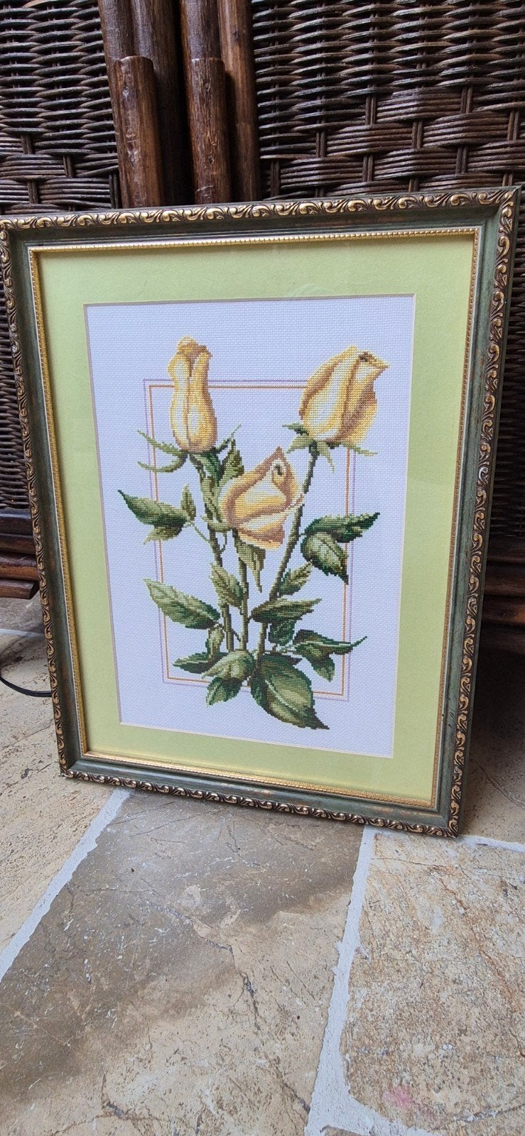 Geborduurd schilderij met gele rozen, 42x32cm, Minder dan 50 cm, Ophalen of Verzenden, Zo goed als nieuw, Schilderij