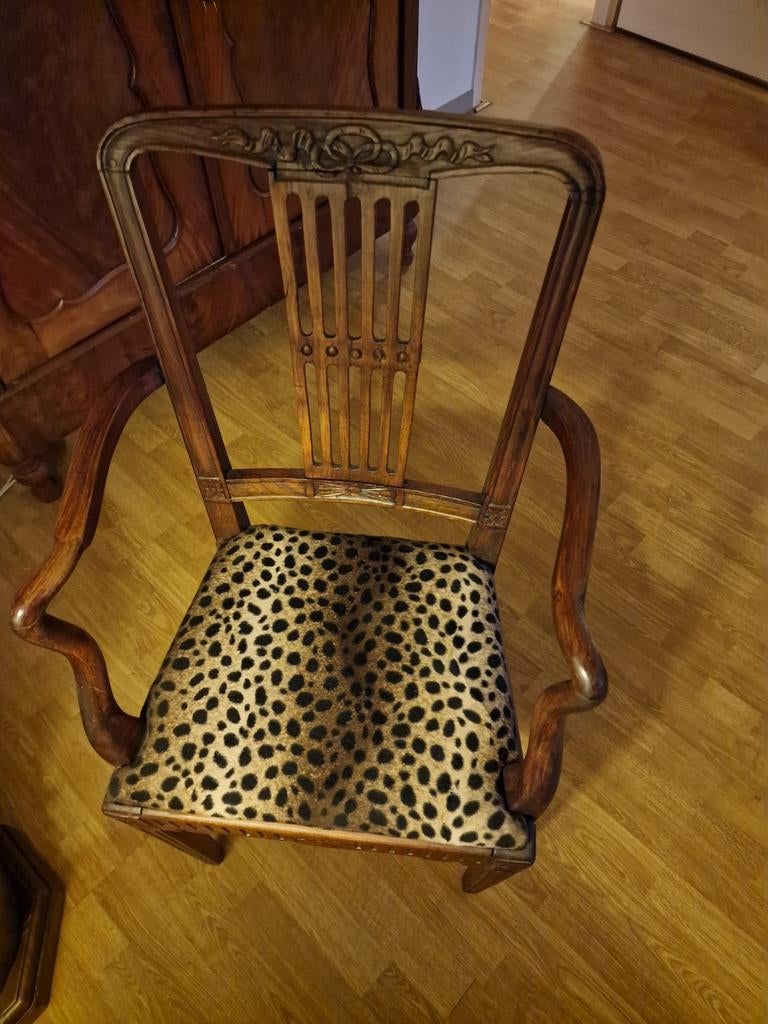 Antieke houten armstoel met panterprint bekleding, Ophalen of Verzenden