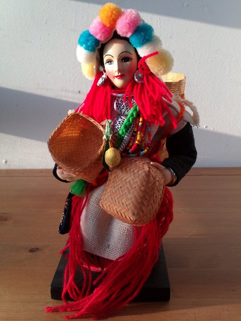 Mooie vintage handgemaakte pop uit Thailand 30 cm., Antiek en Kunst, Ophalen of Verzenden