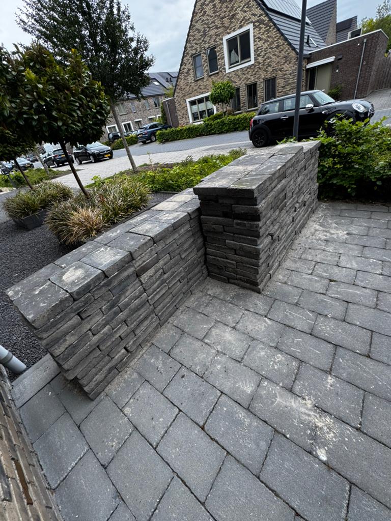 Gratis +/- 30 m3 Trommelsteen Antraciet 20x30x6cm, Tuin en Terras, Tegels en Klinkers, Ophalen, Klinkers, Zo goed als nieuw, 10 m² of meer