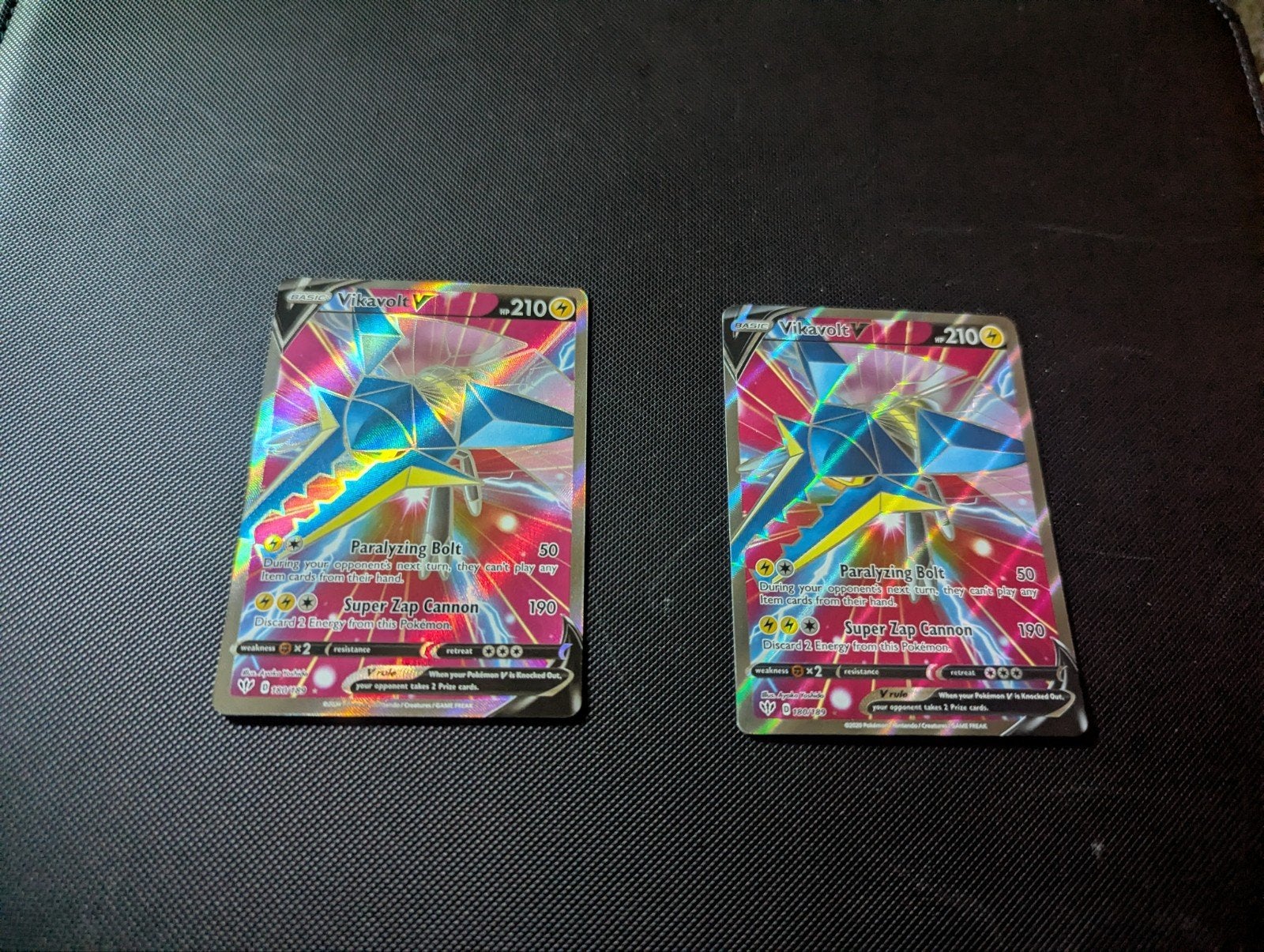 2X Vikavolt V #180  Darkness Ablaze fresh uit pack, Ophalen, Nieuw